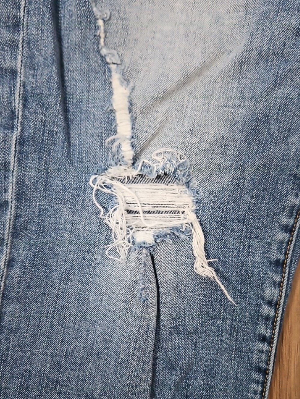American Eagle Outfitters Light Blue Distressed Boyfit Jeans 10 - Picture 8 of 12